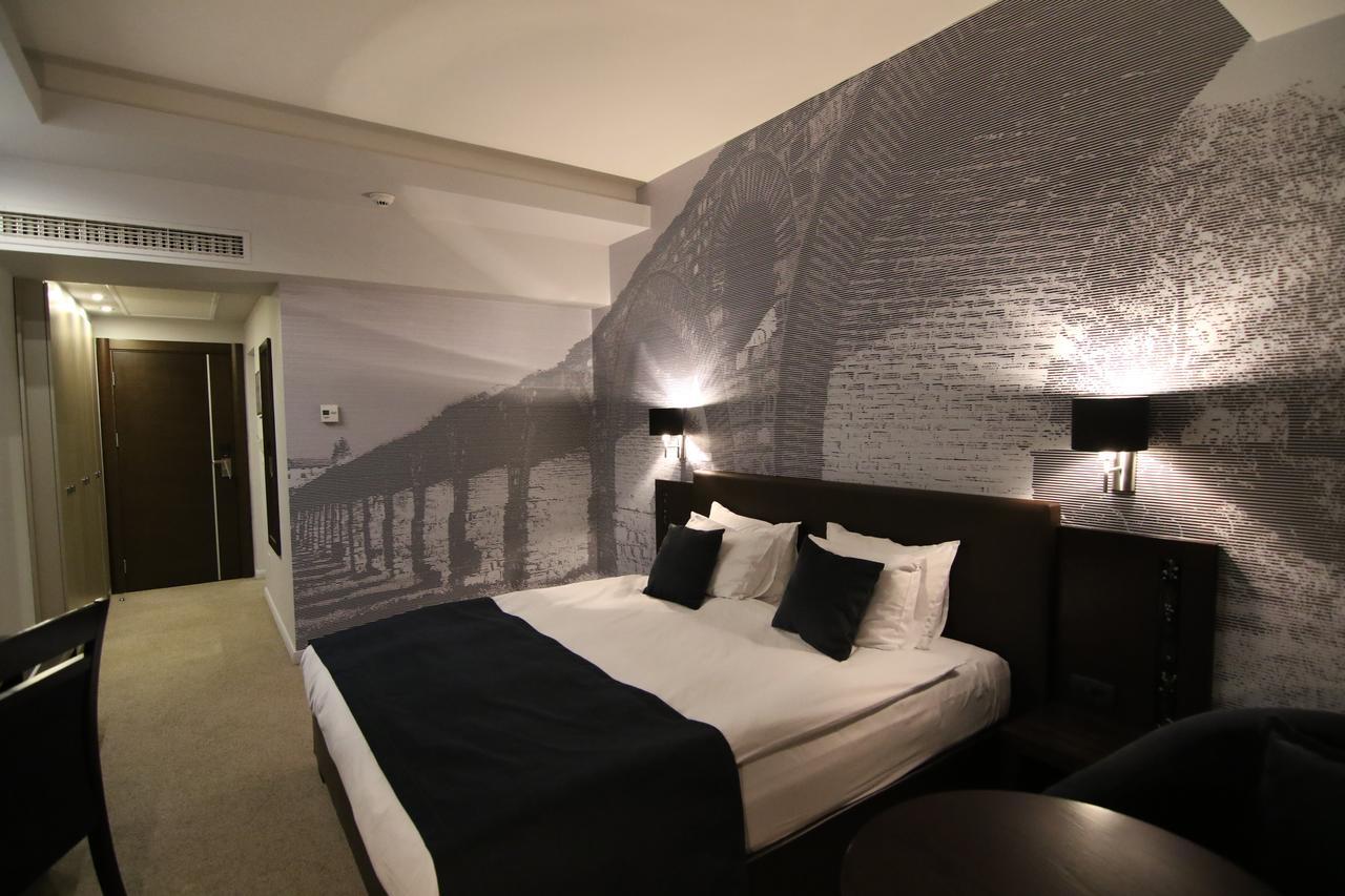 Queen'S Hotel - Zebra Centre Skopje Rom bilde